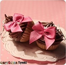 Czekoladowe babeczki z kokardkami