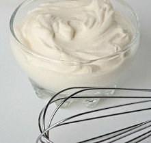 Maseczka z drożdży na tłuste włosy25 g drożdży2 łyżki dowolnej maski do włosów 

Drożdże zalewamy niewielką ilością gorącej wody (tylko tyle by drożdże się rozpuściły). Studzimy...