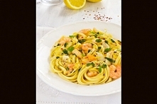 Cytrynowo-czosnkowy makaron z krewetkami