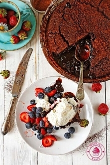 Ciasto czekoladowe z sosem ...