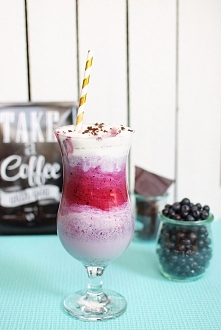 Frappuccino jagodowo-pistacjowe, niczym z najlepszej kawiarni.