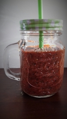 Zdrowy początek tygodnia! :-) 
Koktajl:
banan + szpinak + truskawki+ kiwi