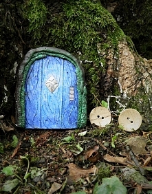 Wyjątkowa dekoracja, która wprowadzi twój dom i ogród w niezwykły, tajemniczy świat leśnych stworzeń. Mogą zdobić drzewo w ogrodzie, elewację domu, wnętrze, doniczki lub kosze –...