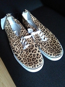 Sprzedam nowe nie noszone z metką , rozmiar 41.