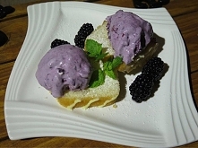 Domowe lody jezynowe z cias...