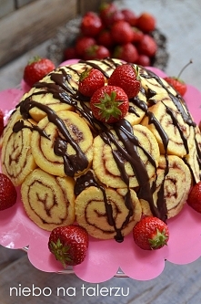 ciasto biszkoptowe z truskawkami