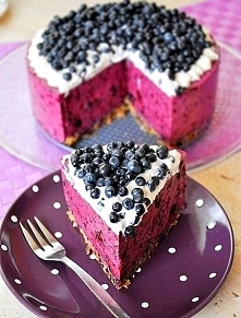 torcik z jagodowym musem i serkiem mascarpone