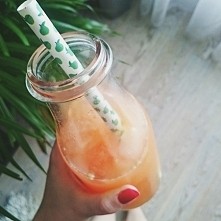 IG: wybierajzdrowo

Naturalny spalacz tłuszczu:
Świeżo wyciśnięty sok grejpfrutowy z imbirem

Grejpfrut:
✔poprzez zawartość bioaktywnych flawonoidów pozytywnie wpływa na tempo u...