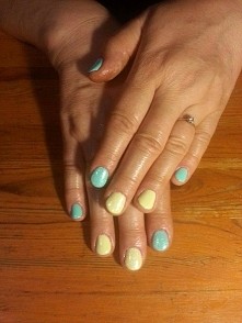 Semilac: 022 (Mint), 023 (Banana) + efekt syrenki na obydwu kolorach :-P