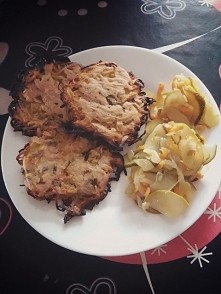 Placki ziemniaczane z papryką z piekarnika + sałatka z cukinii :)