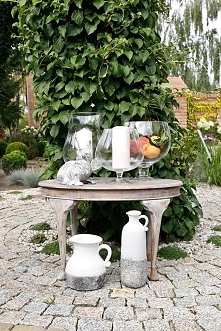 dekoracyjne szklane wazony, szklane naczynia, ceramiczne wazony w greckim stylu