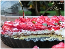 Przepyszna, krucha tarta z truskawkami, białym winem, bazylią i czekoladą z kremem z mascarpone