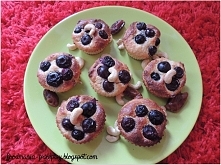 MIGDAŁOWE MUFFINKI Z BORÓWKAMI