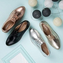 Błyszczące półbuty