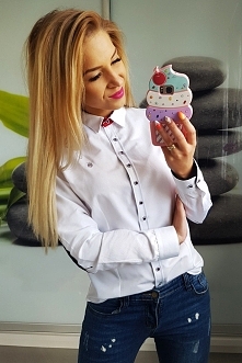Idealna biała koszula, do pracy, na rozpoczęcie roku, super wcięcie w talii --> fashionata.pl