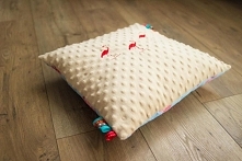 Poduszka we flamingi. Bawełna + plusz minky z haftem.