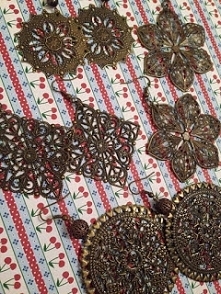 lekkie, ażurowe kolczyki, zapraszam na bloga;-)