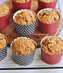 Muffiny z cukinią, migdałami i rodzynkami. Przepis po kliknięciu w zdjęcie.