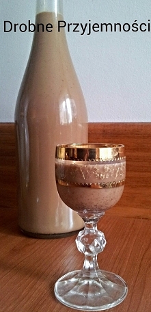 Drobne Przyjemności: Likier kukułkowy
Składniki:
500 ml mleka skondensowanego niesłodzonego
300g cukierków kukułka
250 ml wódki

Kukułki rozgnieść i wrzucić do mleka, podgrzać. ...