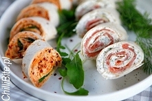 Roladki koktajowe z tortilli

Roladki koktajlowe z tortilli pszennej
wszystkie proporcje na 2 tortille

z szynką parmeńską i pesto z suszonych pomidorów
150g twarożku naturalneg...