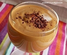 Składniki na 2 porcje:

3 kubeczki jogurtu naturalnego po 150g każdy
2 łyżeczki kawy rozpuszczalnej
1 łyżeczka ciemnego kakao
łyżka cukru
szczypta cynamonu
starta, gorzka czekol...