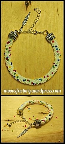 moonsfactory.wordpress.com

Przestawiam bransoletkę pełną kolorów! Wykonana ręcznie na szydełku z koralików toho.

Zapraszam również na blog :)