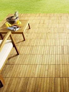 Kamienne płytki, żeliwne meble i dużo zieleni. Z czym Wam się to kojarzy?