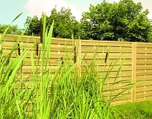 Dywan z trawy na tarasie i ...