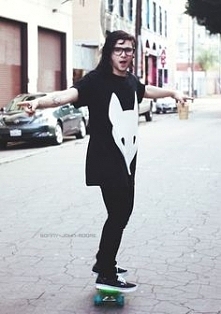 Sonny John Moore ( Skrillex...