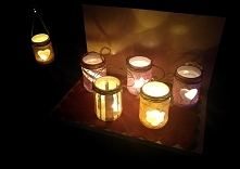 Romantyczny wieczór na koniec wakacji dzięki prostym lampionom! Ze słoików! Zapraszamy po szczegóły tego DIY na blog.