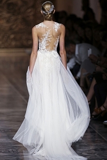 suknia ślubna z koronkowymi...