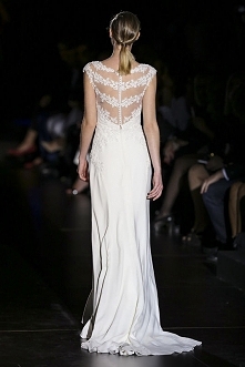 prosta sukienka ślubna z ko...