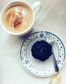 Dzisiejszy podwieczorek :-) zdrowa muffina czekoladowa z borówkami bez cukru na mące orkiszowej pełnoziarnistej