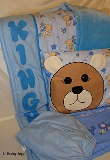 Komplecik do żłobka
Podusia z wkładem - 40 x 60 cm
Kołderka ocieplana - 90 x 120 cm
Prześcieradełko na gumce - 60 x 120 cm
Materiał: bawełna, minky gładkie
Cena - 150 zł