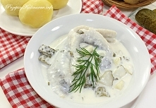 Śledzie w śmietanie z ogórkiem