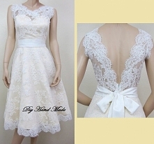 Sukienka o rozkloszowanym k...