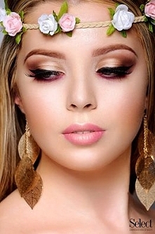 Praca dyplomowa w wykonaniu uczestniczki kursu wizażu.