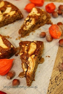 Jesienne ciasto z jabłkami i orzechami laskowymi - Wypieki Beaty