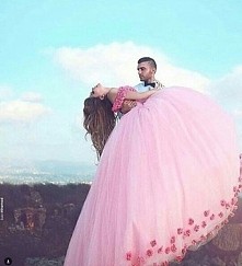 Efektowny dół sukni