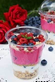 DESER MUSLI O SMAKU JAGODOWYM! :) WIECEJ FIT PRZEPISÓW NA BLOGU <3