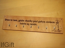 wieszak na drobiazgi z cytatem i latarnią