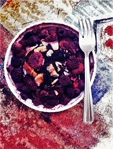 Zdrowy murzynek bez cukru z malinami i płatkami kokosa :-)

Treningi z Shaunem T zaczęte :D czekamy na efekty <3