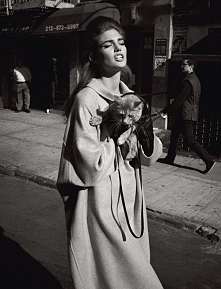 "To ostry ból. Z czasem przerodzi się w przewlekły. Przewlekły - to znaczy, że będzie stały, ale może nie bezustanny. Może to również znaczyć, że się od niego nie umrze. Ni...