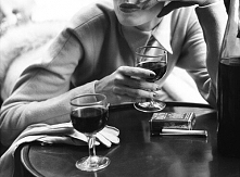 "Człowiek, który rozwiąże problem kaca dostanie od razu trzy nagrody Nobla. Z medycyny, chemii organicznej i pokojową."
Alosza Awdiejew