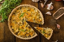 SEROWY QUICHE Z KURCZAKIEM,...