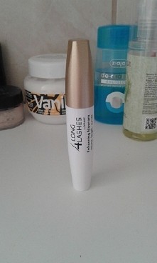 Czy ktoś posiada? I może podzielić się opinią? Maluje ładnie, nie skleja rzęs i się nie sypie. Ale jestem ciekawa jak z tym przyspieszonym wzrostem rzęsek.