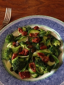 dieta fit spaghetti z cukinii suszone pomidory