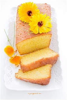 LEMON DRIZZLE CAKE
angielskie ciasto cytrynowe