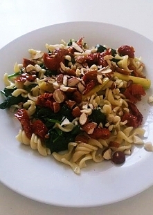 makaron ze szpinakiem, susz...