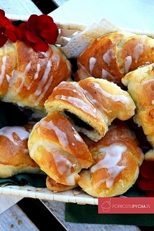 MEEEEEGA PROSTE ROGALIKI DROŻDŻOWE Z NUTELLĄ! :) NIE JEDZ NAFASZEROWANYCH CHEMIĄ 7DAYSÓW! <3